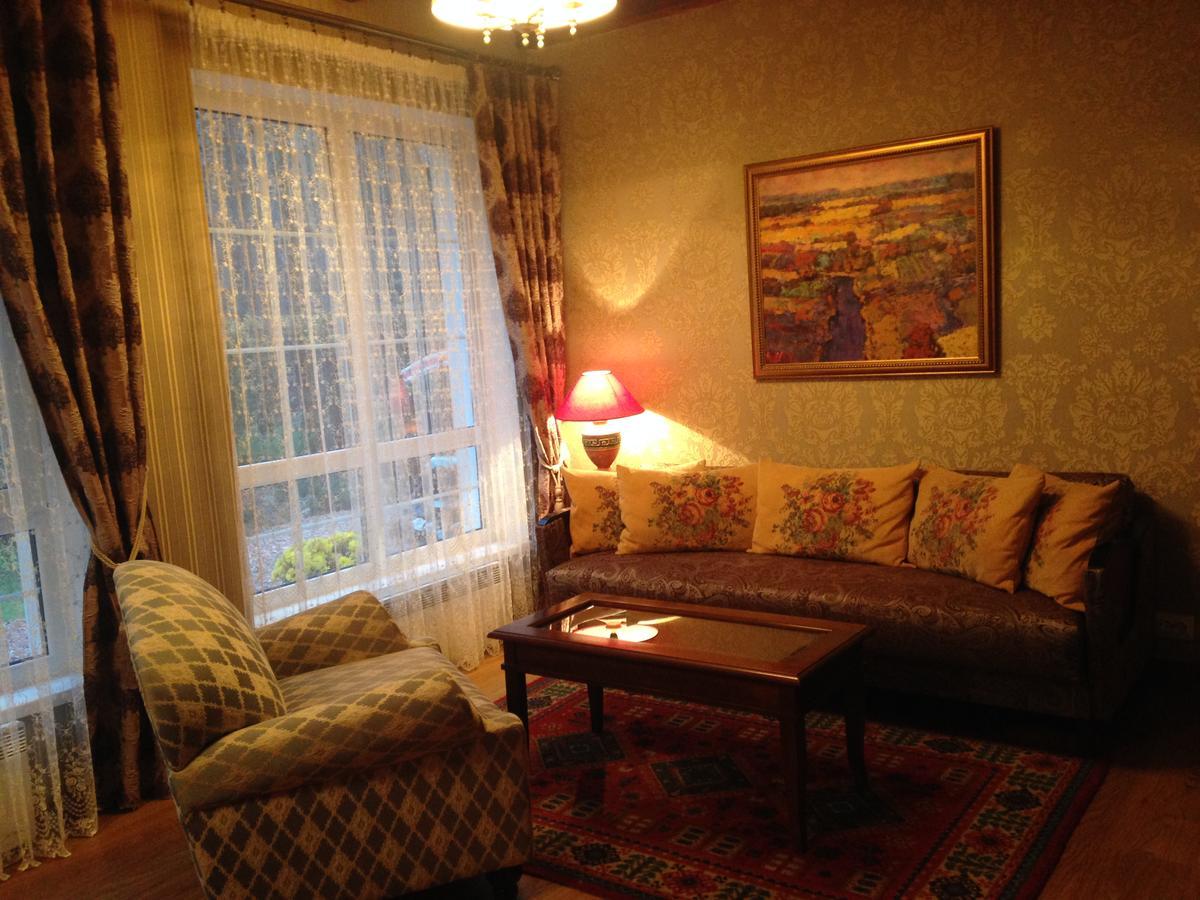 Domik V Lesy Guest House Lyutezh Luaran gambar